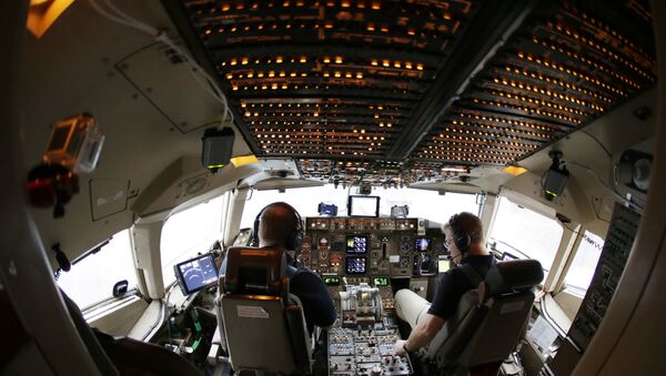 Pilots conduct a pre-flight check on their Boeing 757 airplane. - Sputnik International