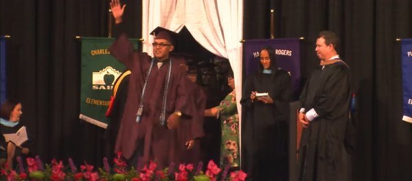 18-year-old Luis Martinez was detained after waving to his mother at his high school graduation ceremony. - Sputnik International