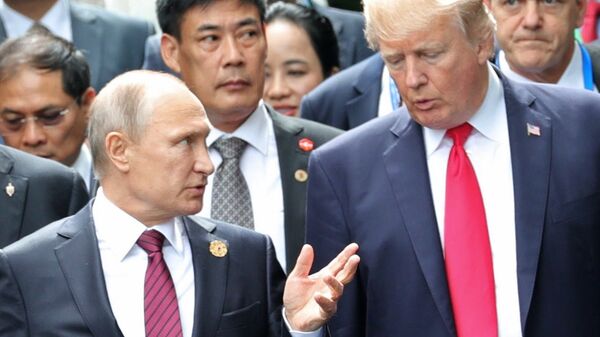 Russlands Präsident Wladimir Putin und sein US-Amtskollege Donald Trump (Archiv) - Sputnik International