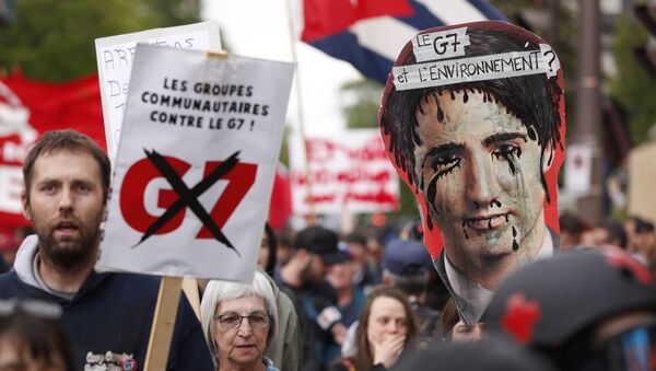 Anti-G7 protestors gather for a demonstration in Quebec City, Quebec, June 7, 2018, on the eve of the leaders' summit - Sputnik International