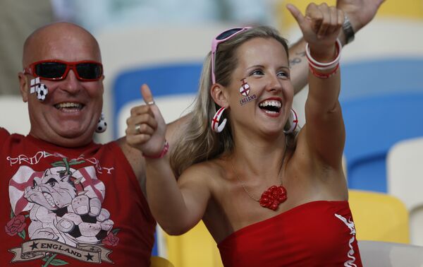 English fans cheer English fans cheer - Sputnik International
