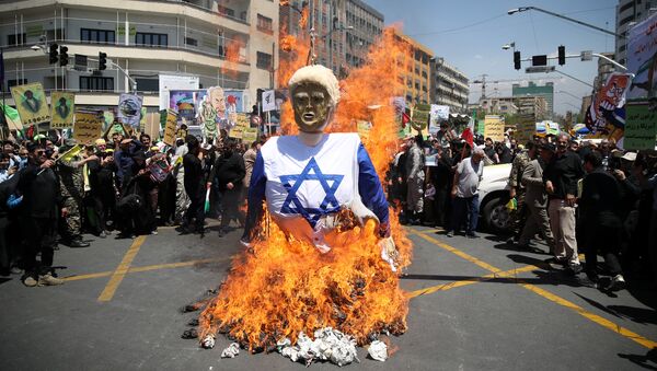 Iranians burn an effigy in the likeness of U.S. President Donald Trump during a protest marking the annual al-Quds Day (Jerusalem Day) on the last Friday of the holy month of Ramadan in Tehran, Iran June 8, 2018 - Sputnik International