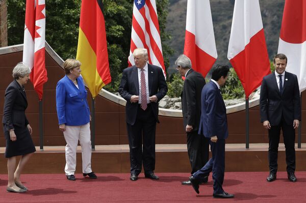 G7 leaders prepare for a group photo G7 leaders prepare for a group photo - Sputnik International