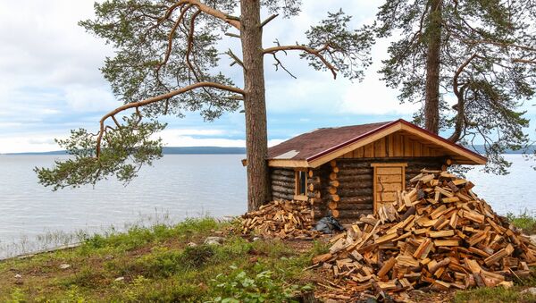 A bathhouse at the shore of Lake Onega in the Republic of Karelia. - Sputnik International