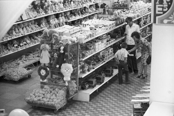 Sneak Peek of USSR's Leading Children's Store - Sputnik International