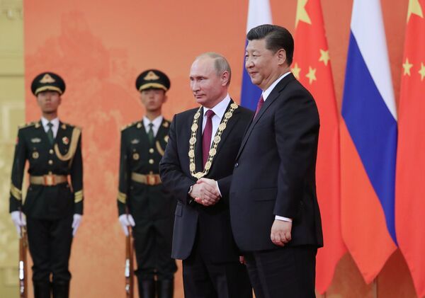Chinese President Xi Jinping awards Putin the Order of Friendship. Chinese President Xi Jinping awards Putin the Order of Friendship. - Sputnik International