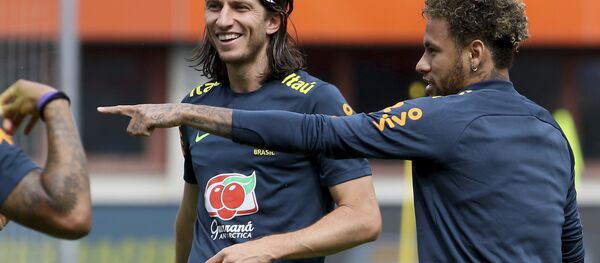 Brazil's Filipe Luis and Neymar, from left, jokes during a national soccer squad training session at the Ernst Happel Stadium in Vienna, Austria, Sturday, June 9, 2018. - Sputnik International
