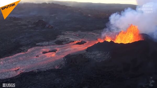 USA: Dramatic lava flows pour forth from Kilauea - Sputnik International