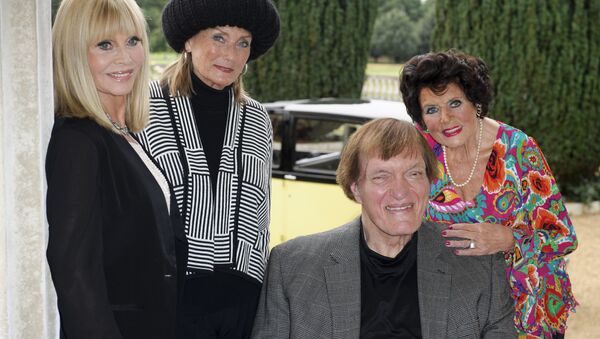 Eunice Gayson, at right, with, from left, Britt Ekland, Tania Mallet and Richard Kiel at a photocall for Bond 50 on Friday, Sept. 21, 2012 in London, UK - Sputnik International