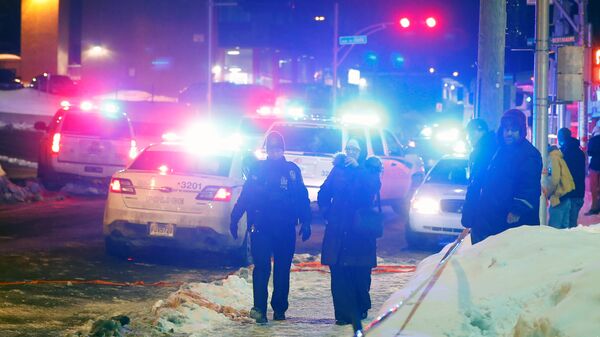 Police officers are seen near a mosque after a shooting in Quebec City, January 29, 2017 - Sputnik International