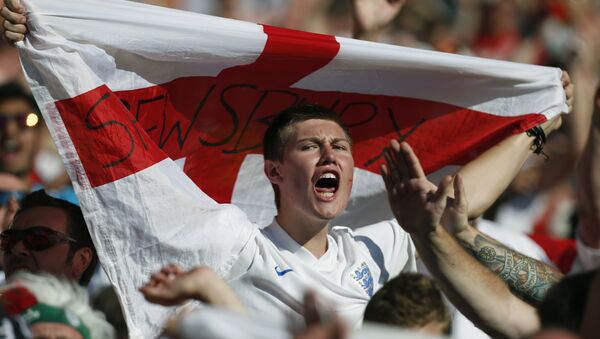 An England fan shouts during the group D World Cup soccer match between Costa Rica and England at the Mineirao Stadium in Belo Horizonte, Brazil, Tuesday, June 24, 2014. - Sputnik International