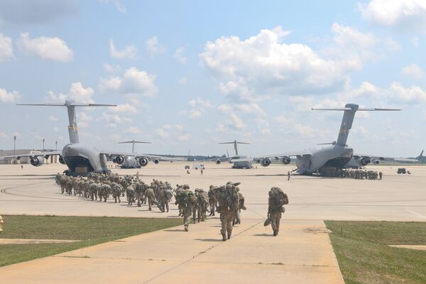 Paratroopers prepare to leave Fort Bragg, NC Paratroopers prepare to leave Fort Bragg, NC - Sputnik International