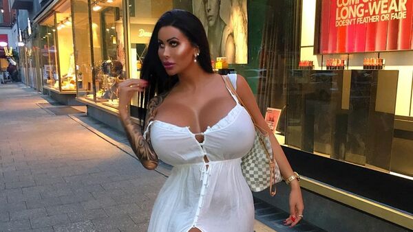 Big Boob Model Having UK's Biggest Breasts, Shows You How to