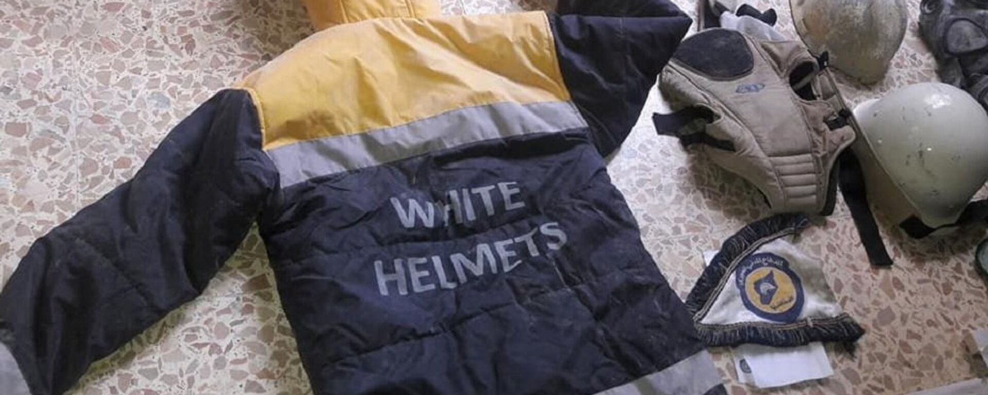 White Helmets uniform found during the search of terrorists’ headquarters in Eastern Ghouta. - Sputnik International, 1920, 15.02.2021