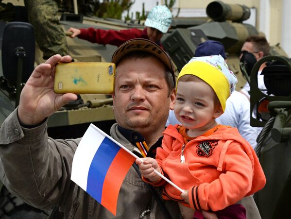 Russians Celebrate National Holiday - Russia Day - Sputnik International