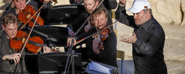 In this Thursday, May 5, 2016 photo provided by Russian Defense Ministry Press Service, the renowned conductor Valery Gergiev, right, leads a performance by the Mariinsky Symphony Orchestra from St. Petersburg, during the concert at the UNESCO world heritage site of Palmyra, the central city of Homs, Syria In this Thursday, May 5, 2016 photo provided by Russian Defense Ministry Press Service, the renowned conductor Valery Gergiev, right, leads a performance by the Mariinsky Symphony Orchestra from St. Petersburg, during the concert at the UNESCO world heritage site of Palmyra, the central city of Homs, Syria - Sputnik International