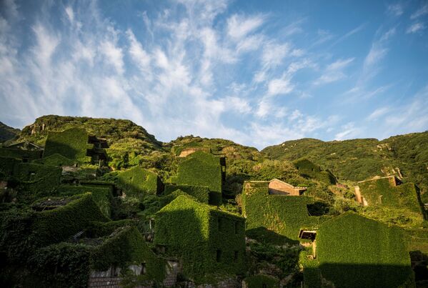 Going Green: Nature Conquers Abandoned Houses on Chinese Island - Sputnik International