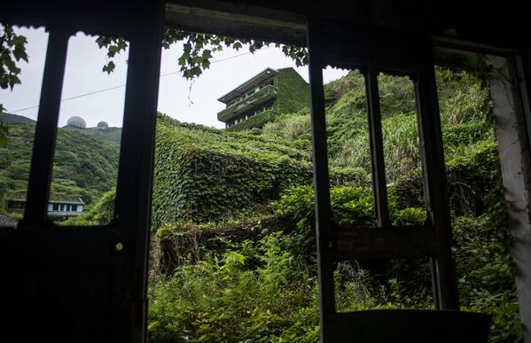Going Green: Nature Conquers Abandoned Houses on Chinese Island - Sputnik International