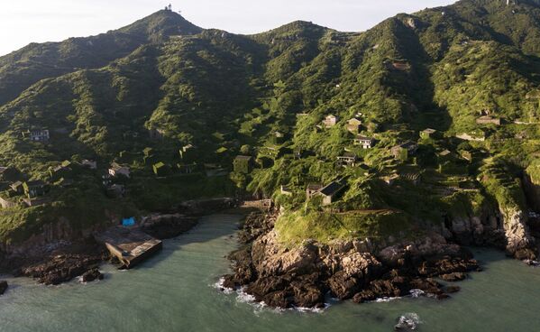 Going Green: Nature Conquers Abandoned Houses on Chinese Island - Sputnik International