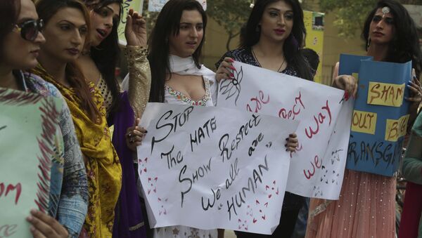 Pakistani transgenders demand respect and dignity during a protest in Lahore, Pakistan, Wednesday, May 24, 2017. - Sputnik International