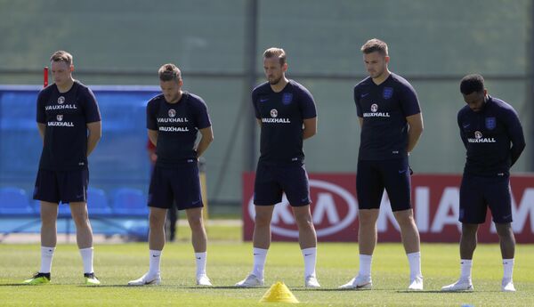 England players, including captain Harry Kane (center), mark the minute's silence for Grenfell England players, including captain Harry Kane (center), mark the minute's silence for Grenfell - Sputnik International
