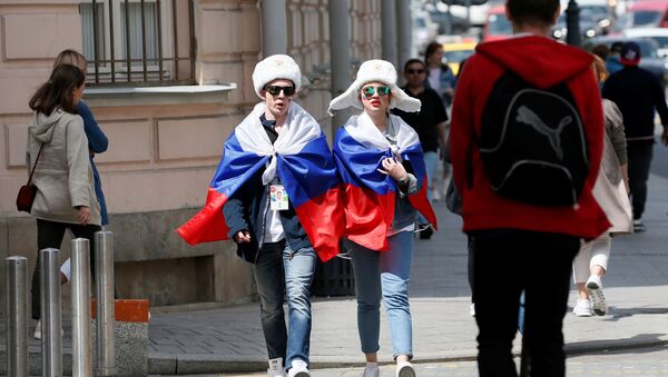 Supporters of the Russian national soccer team walk along a street on the eve of the 2018 FIFA World Cup in central Moscow, Russia June 14, 2018 - Sputnik International