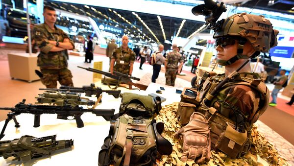 French military stand next to French military equipment, presented on June 11, 2018 during the the Eurosatory defence and security international exhibition in Villepinte, near Paris - Sputnik International
