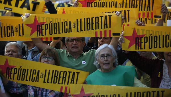 Demonstrators gather during a protest in support of the imprisoned politicians and against article 155, which means the Madrid government taking direct control of Catalonia, in Barcelona, Spain, Monday, May 21, 2018 - Sputnik International