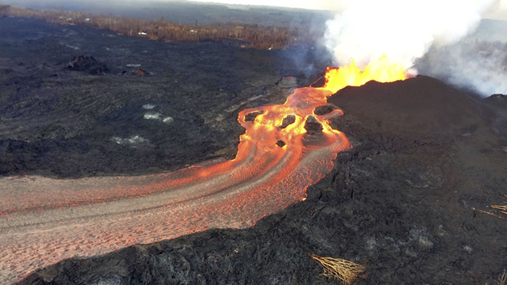 In this Sunday, June 10, 2018 photo from the U.S. Geological Survey, fissure 8 below Kilauea Volcano continues to erupt vigorously with lava streaming through a channel that reaches the ocean at Kapoho Bay on the island of Hawaii . The width of the active part of the lava channel varies along its length, but ranges from about 100 to 300 meters (yards) wide. A clear view of the cinder-and-spatter cone that's building around the vent from ongoing lava fountains can be seen here. - Sputnik International, 1920, 30.05.2022