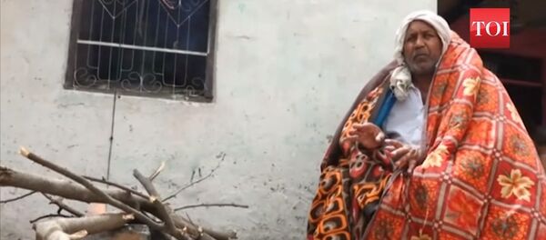 Haryana man feels cold during summers, sweats during winters - Sputnik International