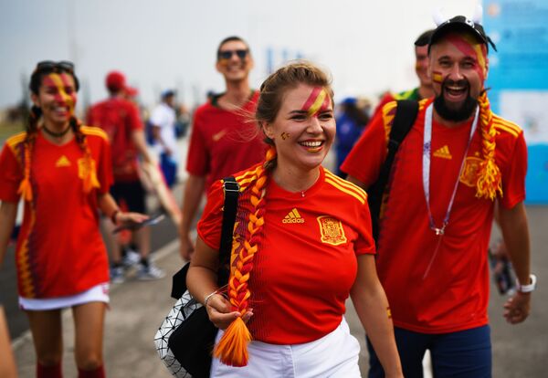 Fans of the Spanish national team before a World Cup stage match between Portugal and Spain. - Sputnik International