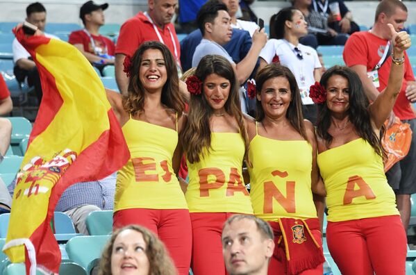 Fans of the Spanish national team before a World Cup stage match between Portugal and Spain. - Sputnik International