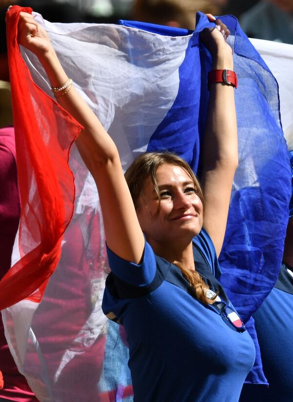 A female fan of the French national team during a group stage match at the FIFA World Cup 2018 between France and Australia. - Sputnik International