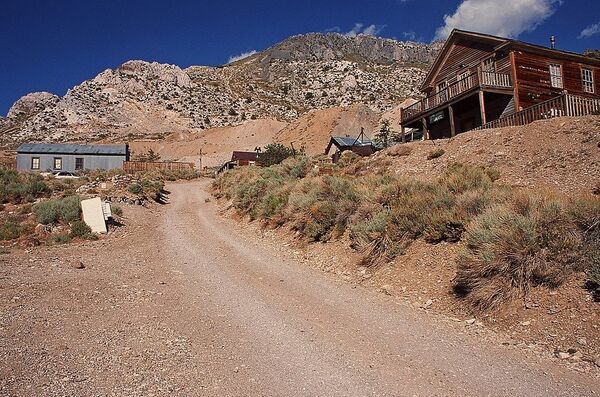  	  Main street of the silver-mining ghost town of Cerro Gordo  - Sputnik International