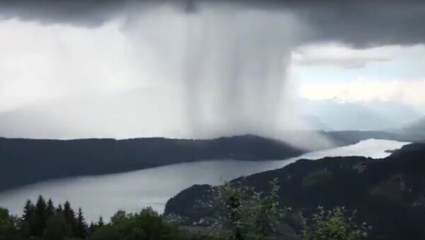 Amazing time-lapse video shows EPIC rain on Austrian lake - Sputnik International