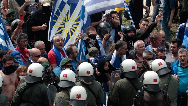 Protesters argue with riot police during a demonstration against the agreement reached by Greece and Macedonia to resolve a dispute over the former Yugoslav republic's name, in Pisoderi village, northern Greece, June 17, 2018. - Sputnik International