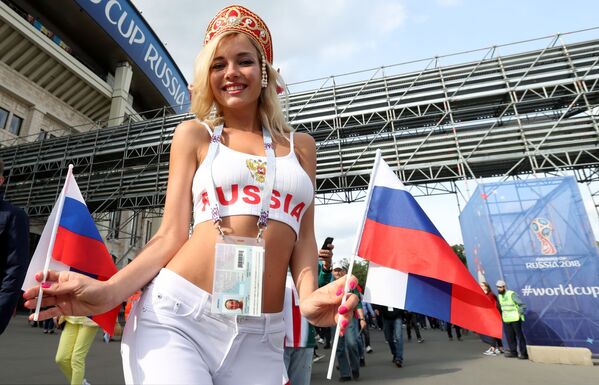 Russian football beauty at opening match of 2018 FIFA World Cup - Sputnik International