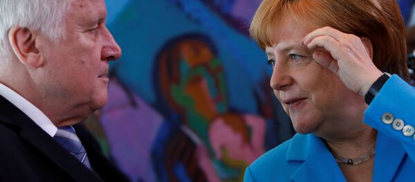 Bundesinnenminister Horst Seehofer (CSU) und Bundeskanzlerin Angela Merkel (CDU) Bundesinnenminister Horst Seehofer (CSU) und Bundeskanzlerin Angela Merkel (CDU) - Sputnik International