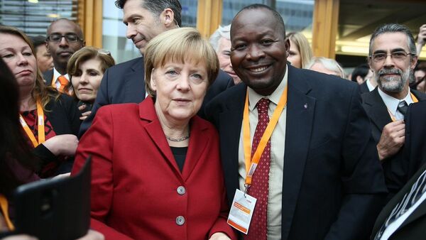Robert Atangana with Angela Merkel - Sputnik International
