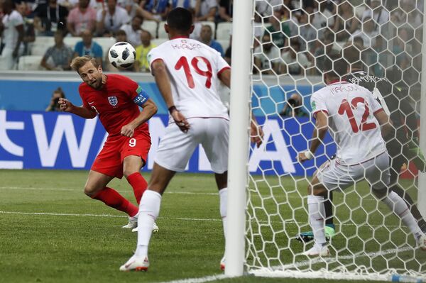 England's Harry Kane scores his side's 2nd goal against Tunisia during a group G match at the 2018 soccer World Cup in the Volgograd Arena in Volgograd, Russia, Monday, June 18, 2018. England's Harry Kane scores his side's 2nd goal against Tunisia during a group G match at the 2018 soccer World Cup in the Volgograd Arena in Volgograd, Russia, Monday, June 18, 2018. - Sputnik International
