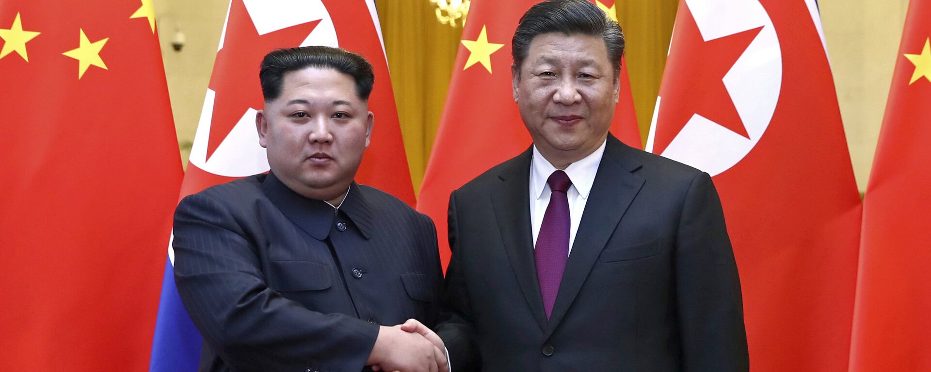 In this photo provided Wednesday, March 28, 2018, by China's Xinhua News Agency, North Korean leader Kim Jong Un, left, and Chinese President Xi Jinping shake hands in Beijing, China.  - Sputnik International, 1920, 23.10.2022