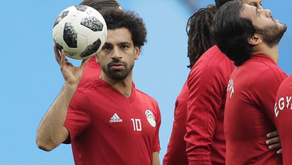 Egypt's Mohamed Salah, left, plays with the ball during Egypt's official training on the eve of the group A match between Russia and Egypt at the 2018 soccer World Cup in the St. Petersburg stadium in St. Petersburg, Russia, Monday, June 18, 2018 - Sputnik International