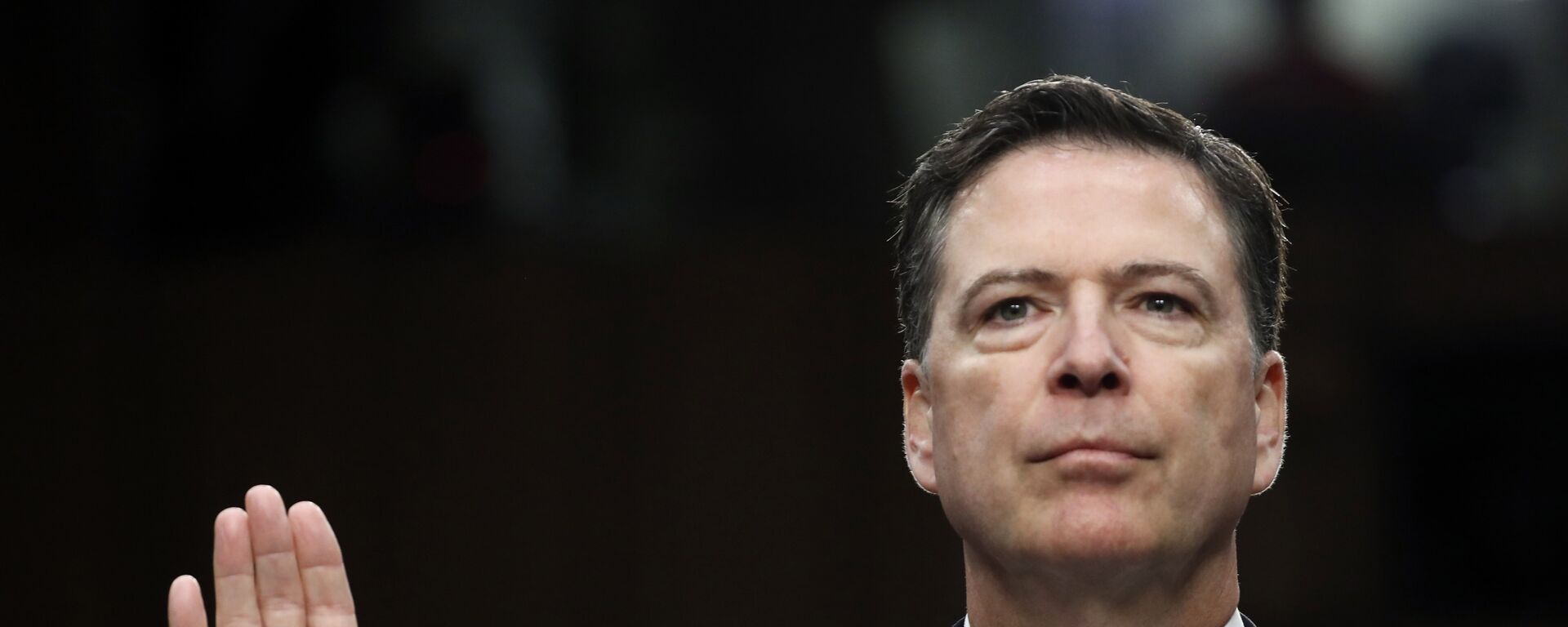 Former FBI director James Comey is sworn in during a Senate Intelligence Committee hearing on Capitol Hill, Thursday, June 8, 2017, in Washington.  - Sputnik International, 1920, 16.02.2021