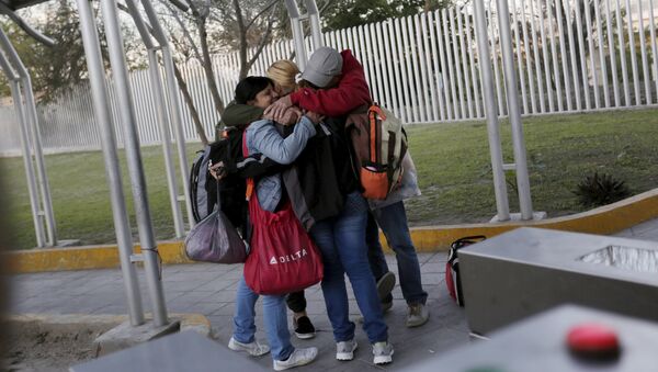 Cuban migrants embrace after traveling en route from Costa Rica to El Salvador, Guatemala and Mexico, before continuing their journey to U.S., on the border between the U.S. and Mexico in Reynosa, in Tamaulipas state, Mexico - Sputnik International