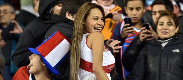 A supporter of Peru poses as she waits for the start of the 2015 Copa America football championship quarter-final match between Peru and Bolivia, in Temuco, Chile, on June 25, 2015 - Sputnik International