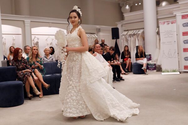 Hope it Doesn't Rain: Toilet Paper Wedding Dress Contest Starts in US - Sputnik International