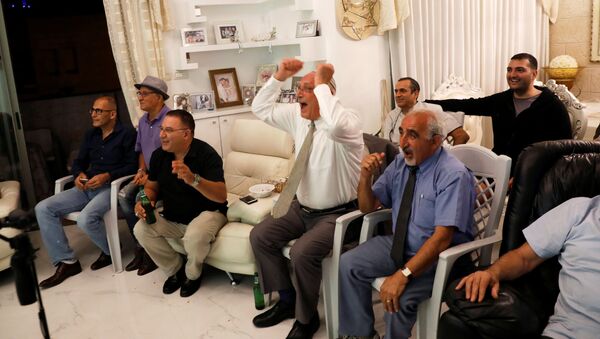 Israelis of Iranian origin cheer for Iran as they watch the Iran-Spain World Cup match in the living room of the Hasid family in Jerusalem, June 20, 2018 - Sputnik International