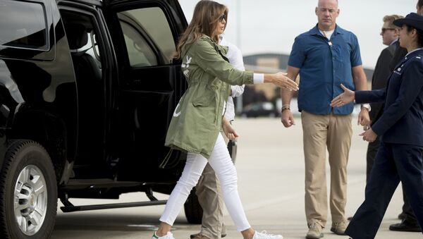 First lady Melania Trump arrives to board a plane at Andrews Air Force Base, Md., Thursday, June 21, 2018, to travel to Texas to visit the U.S.-Mexico border. - Sputnik International