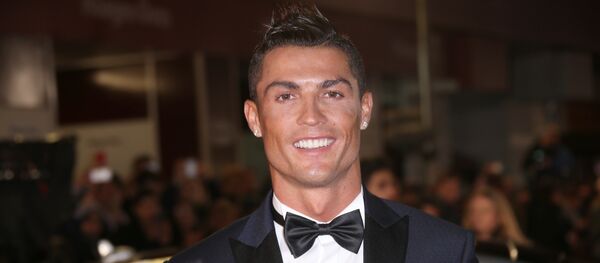 Cristiano Ronaldo poses for photographers upon arrival at the world premiere of the film 'Ronaldo, in London, Monday, Nov. 9, 2015 Cristiano Ronaldo poses for photographers upon arrival at the world premiere of the film 'Ronaldo, in London, Monday, Nov. 9, 2015 - Sputnik International