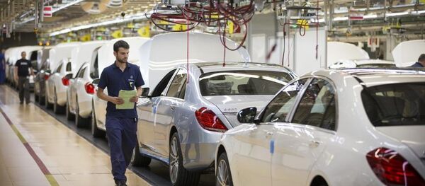 In einer Montagehalle von Daimler - Sputnik International